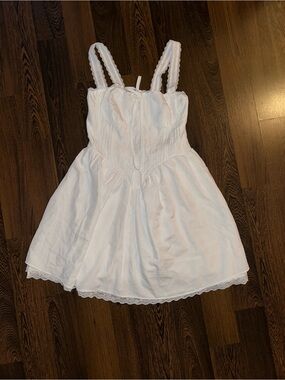 Women’s White mini dress